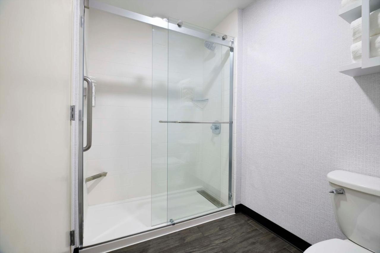Hampton Inn Newark Airport Kültér fotó
